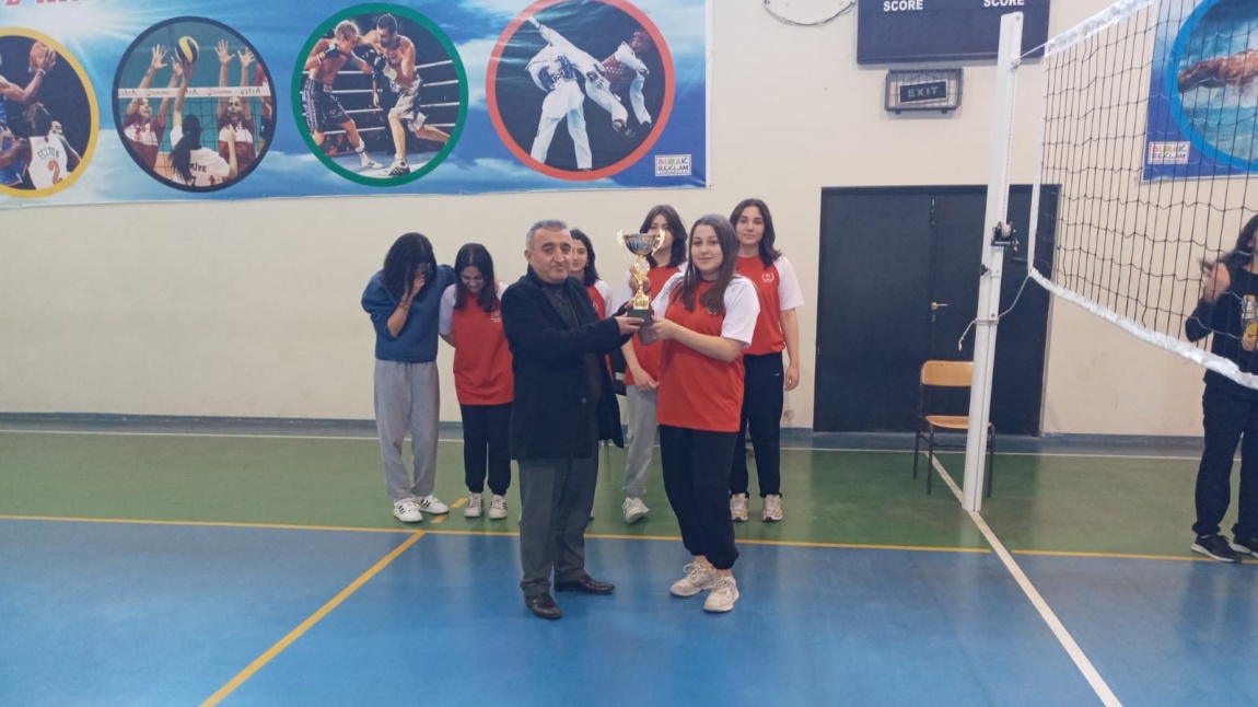 2023 Sınıflar Arası Kız Voleybol Turnuvasını 10-B Sınıfı Kazandı